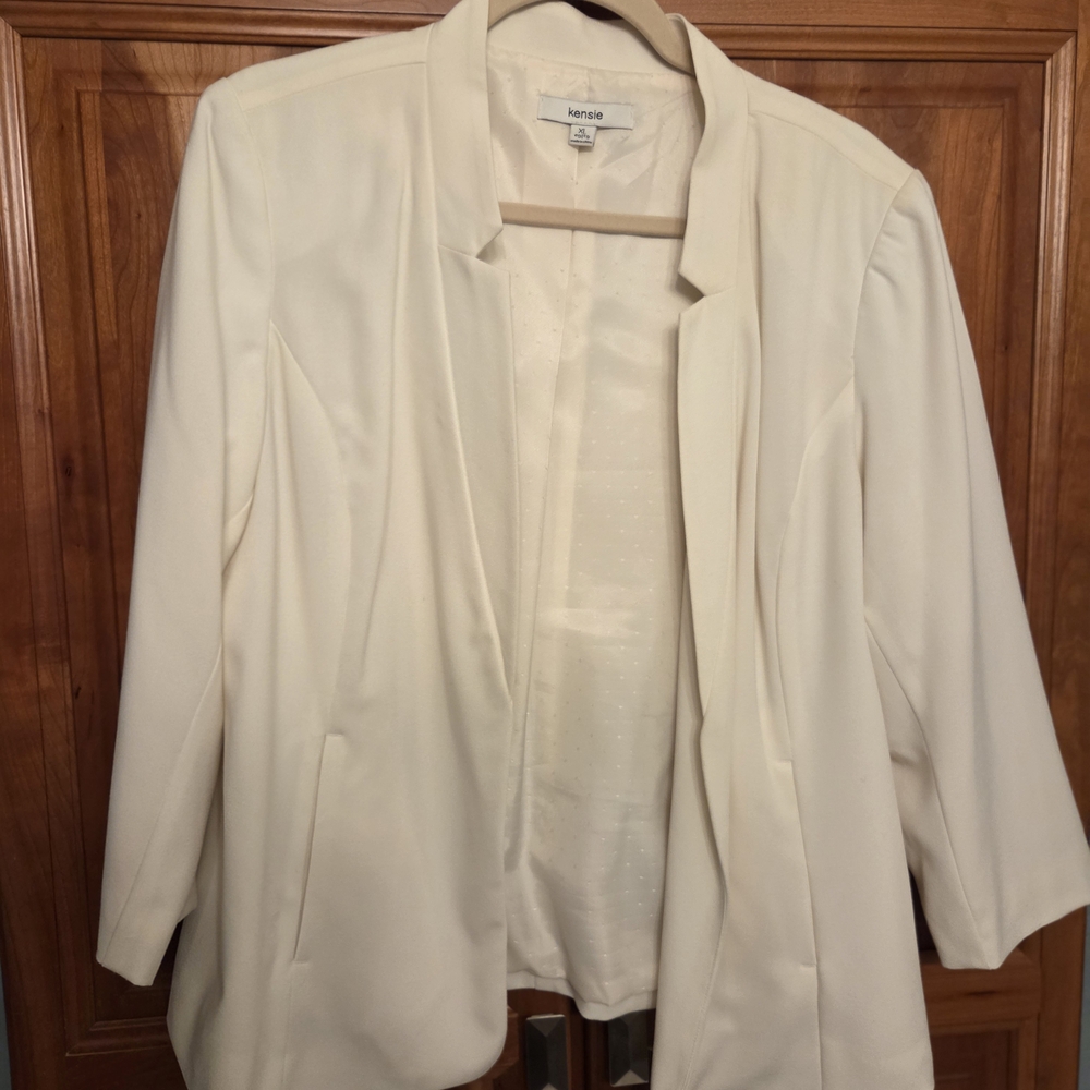 Kensie Women's Cream Blazer